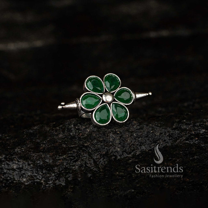 Adjustable oxidised ring with green pear-shaped stones in a floral pattern - Sasitrends