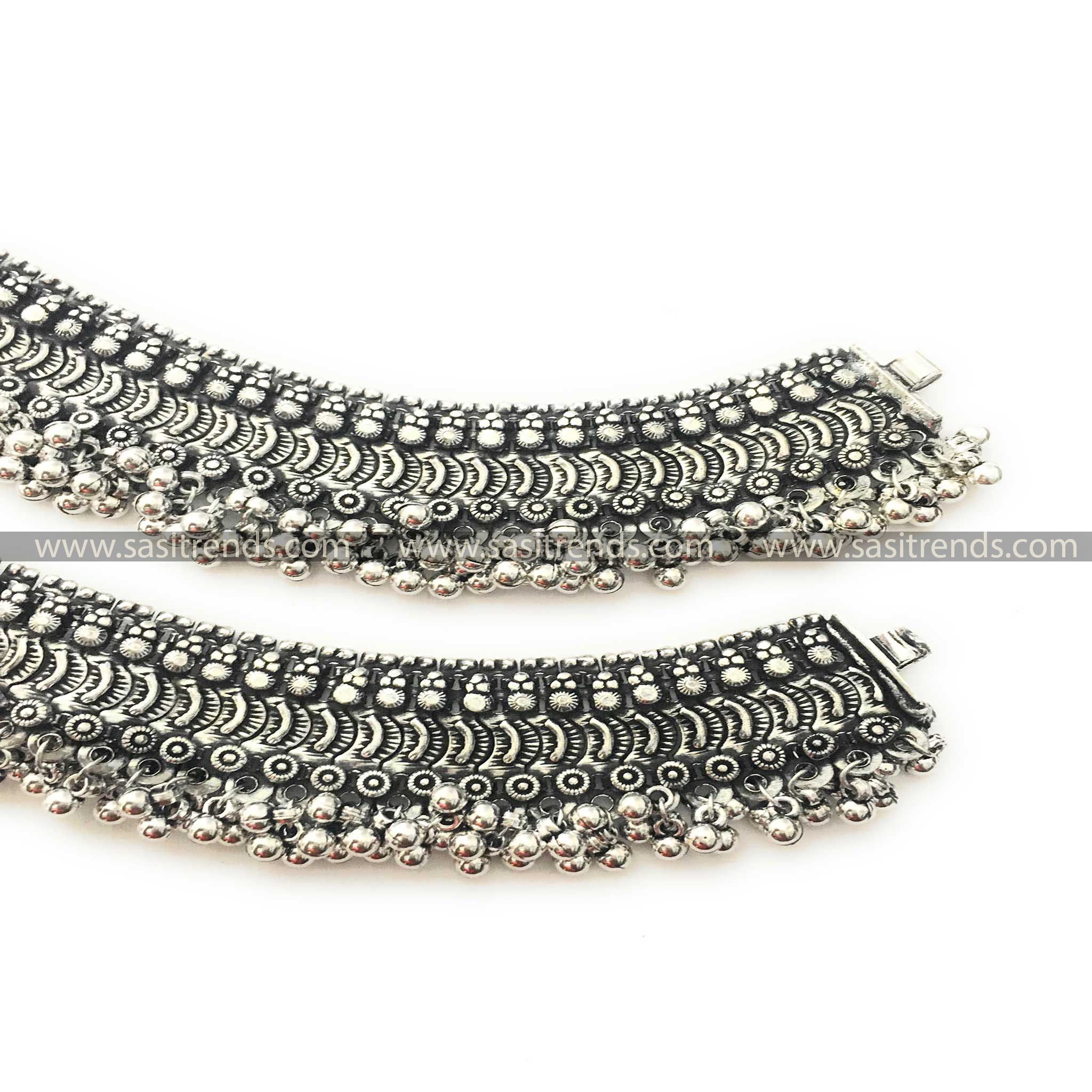 Vintage-style three-tiered oxidised silver anklet with geometric floral motifs 