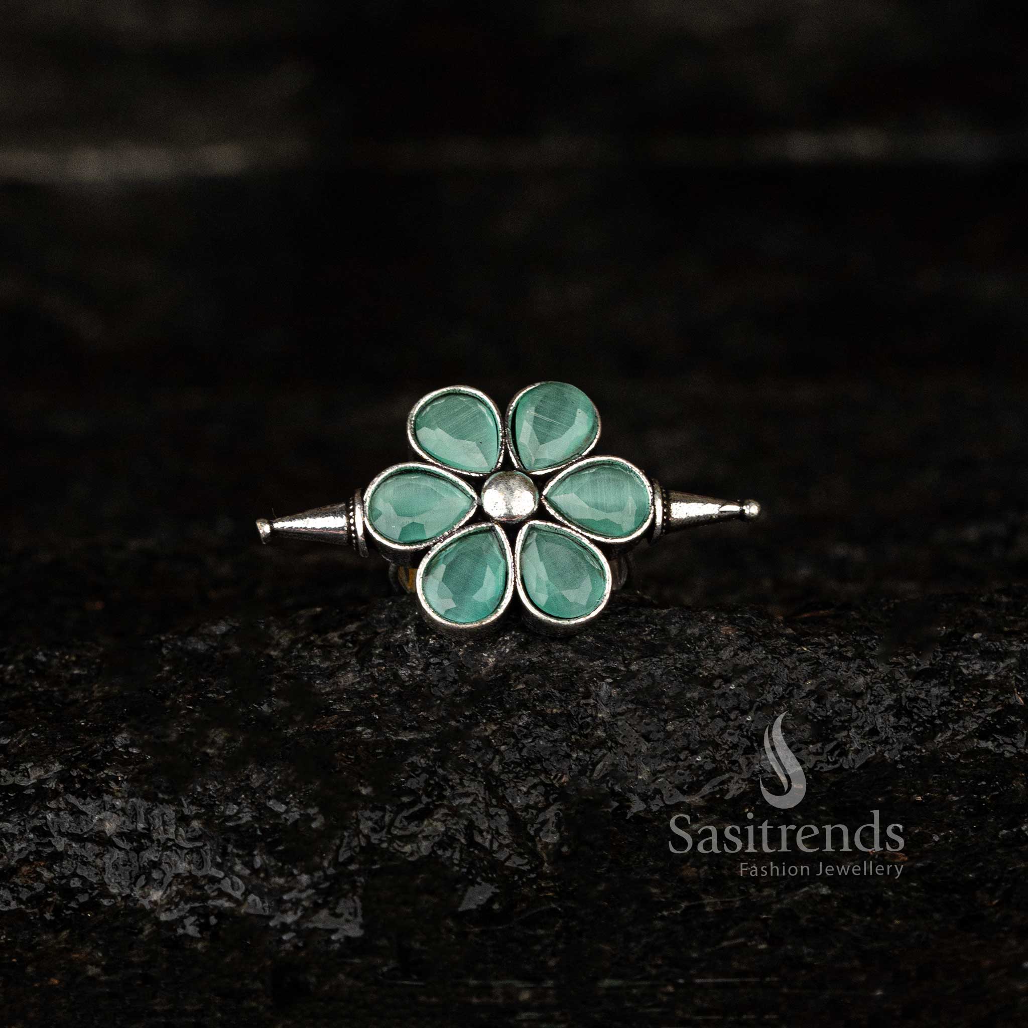 Mint green oxidised flower adjustable ring with pear-shaped stones - Sasitrends