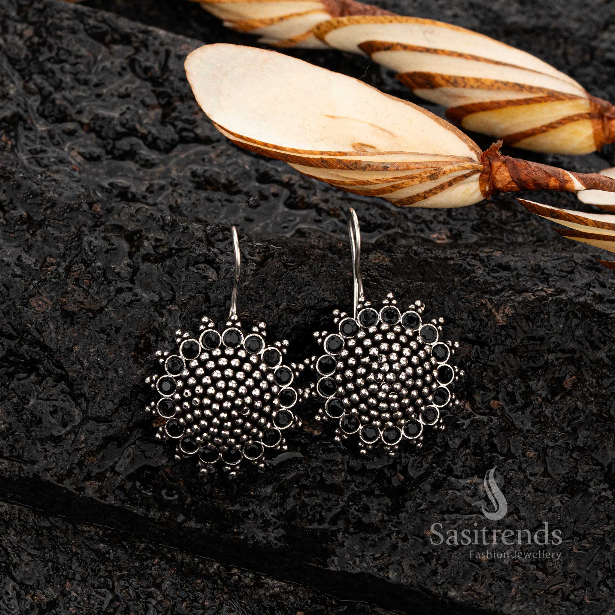 Ethnic oxidised silver earrings with black stones - Sasitrends