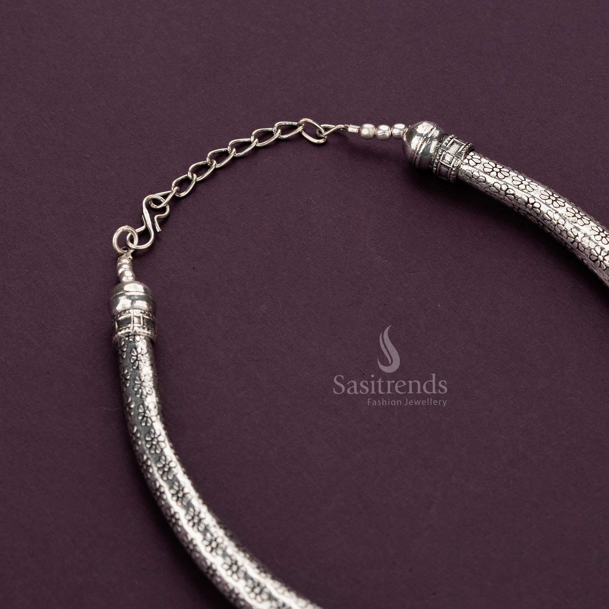 Traditional oxidised necklace with adjustable chain and tube motifs - Sasitrends