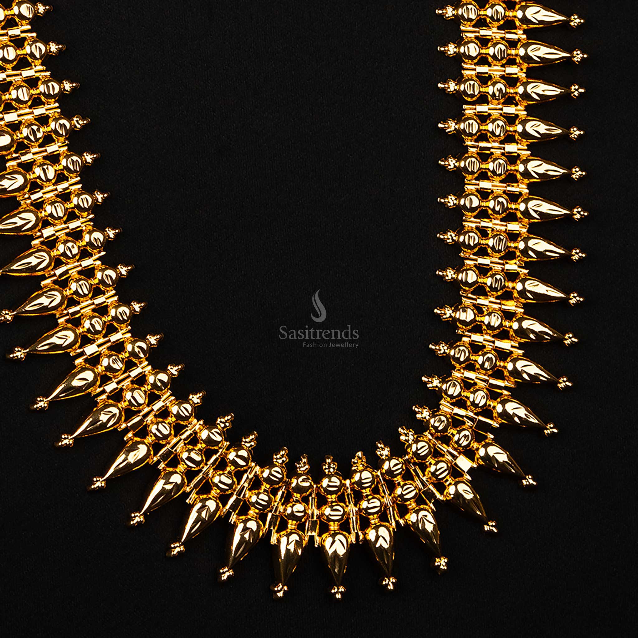 Traditional Mullapoo necklace with delicate jasmine bud design for festive wear