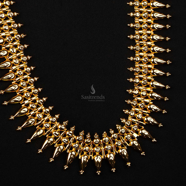 Traditional Mullapoo necklace with delicate jasmine bud design for festive wear