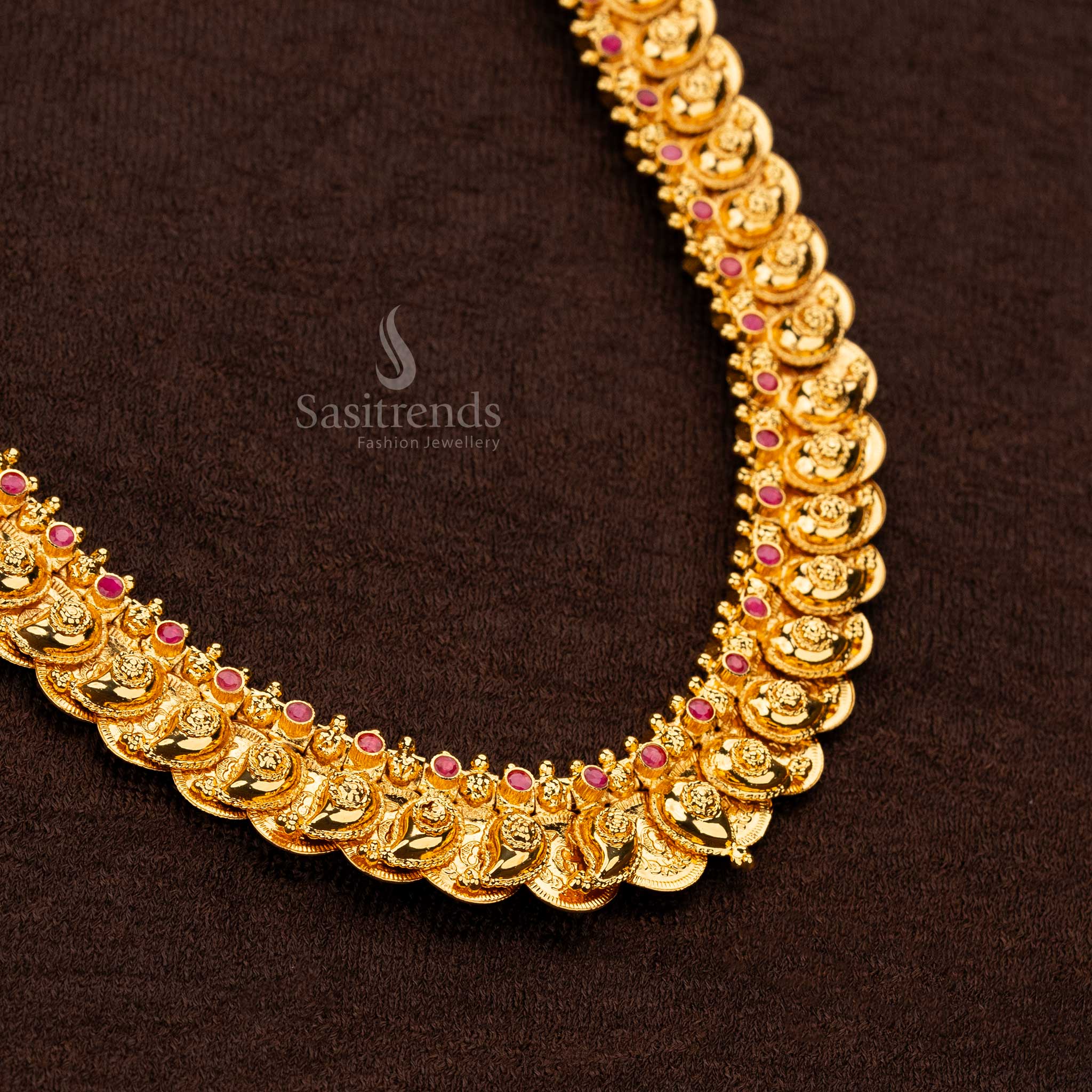 Micro gold Kerala necklace featuring intricate paisley patterns and ruby accents - Sasitrends