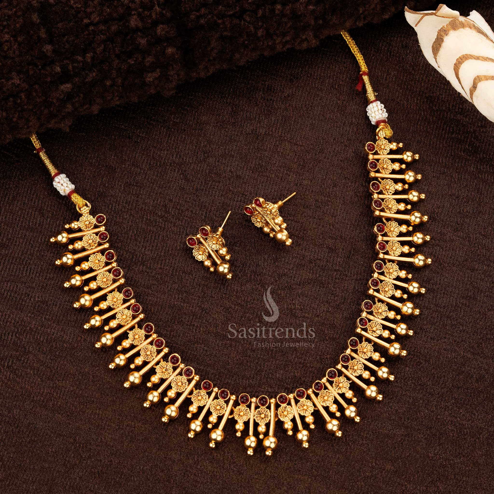 Temple jewellery set with floral motifs and ruby stones - Sasitrends