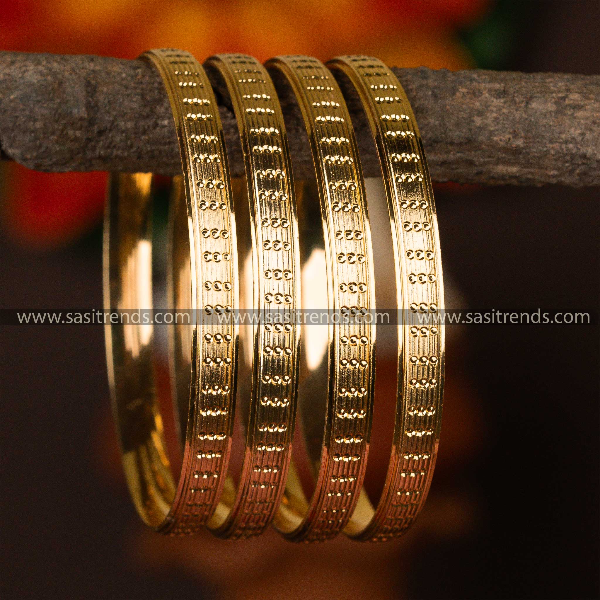 Set of four micro gold-plated bangles with diverse guaranteed textures