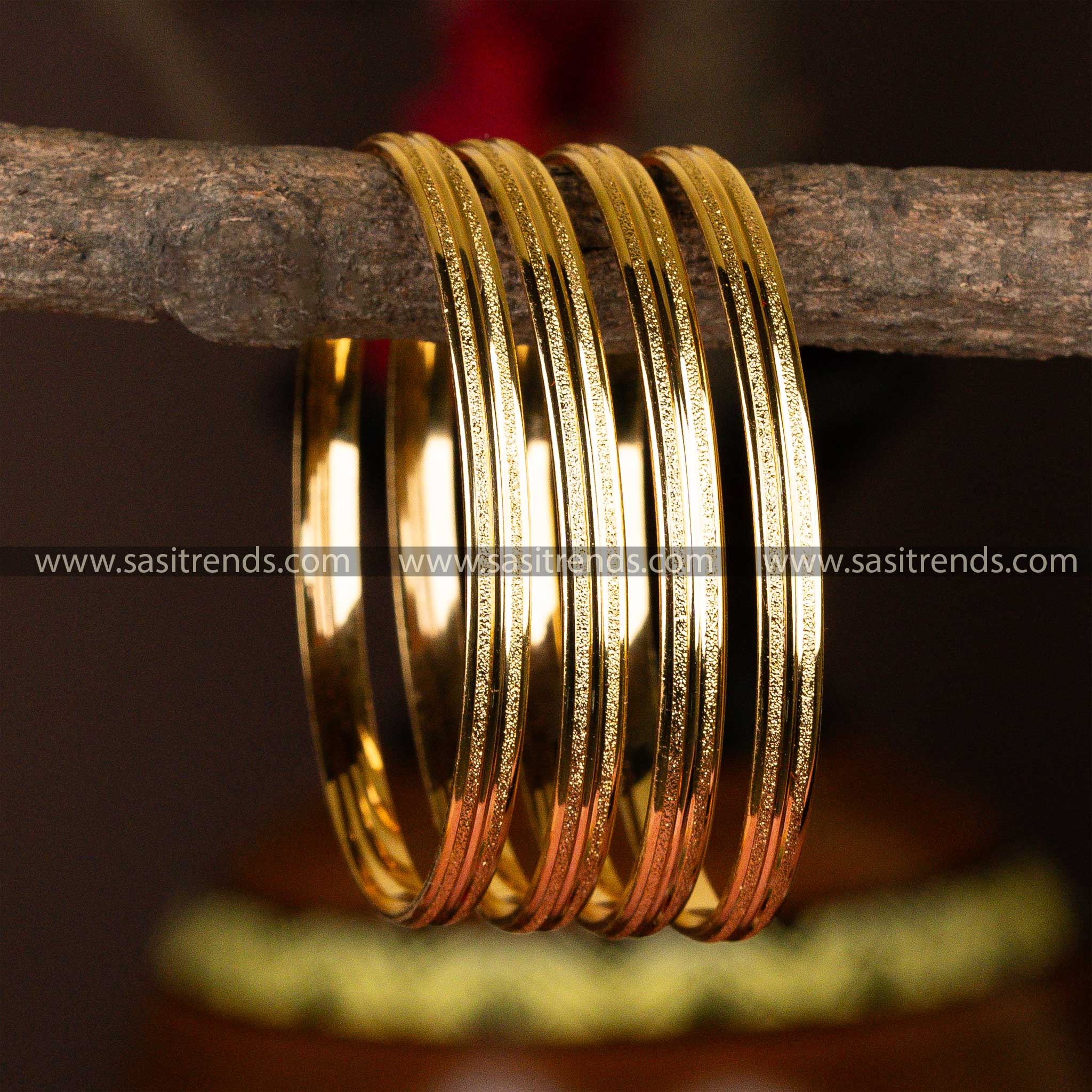 Set of four micro gold-plated bangles with classic line textures and guaranteed plating