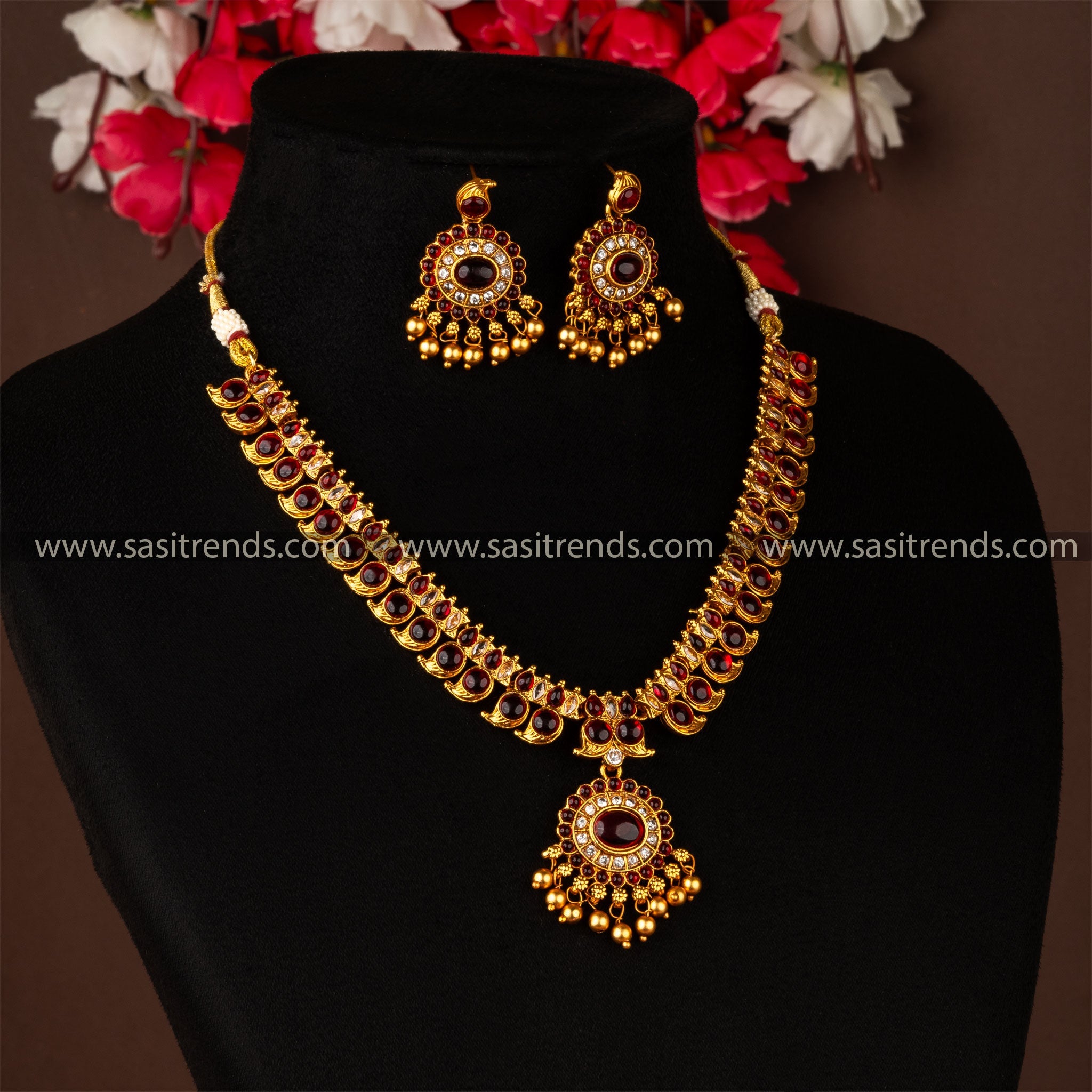 Temple Classic Matt Gold Plated Mango Pattern Temple Necklace Set with Golden Beads