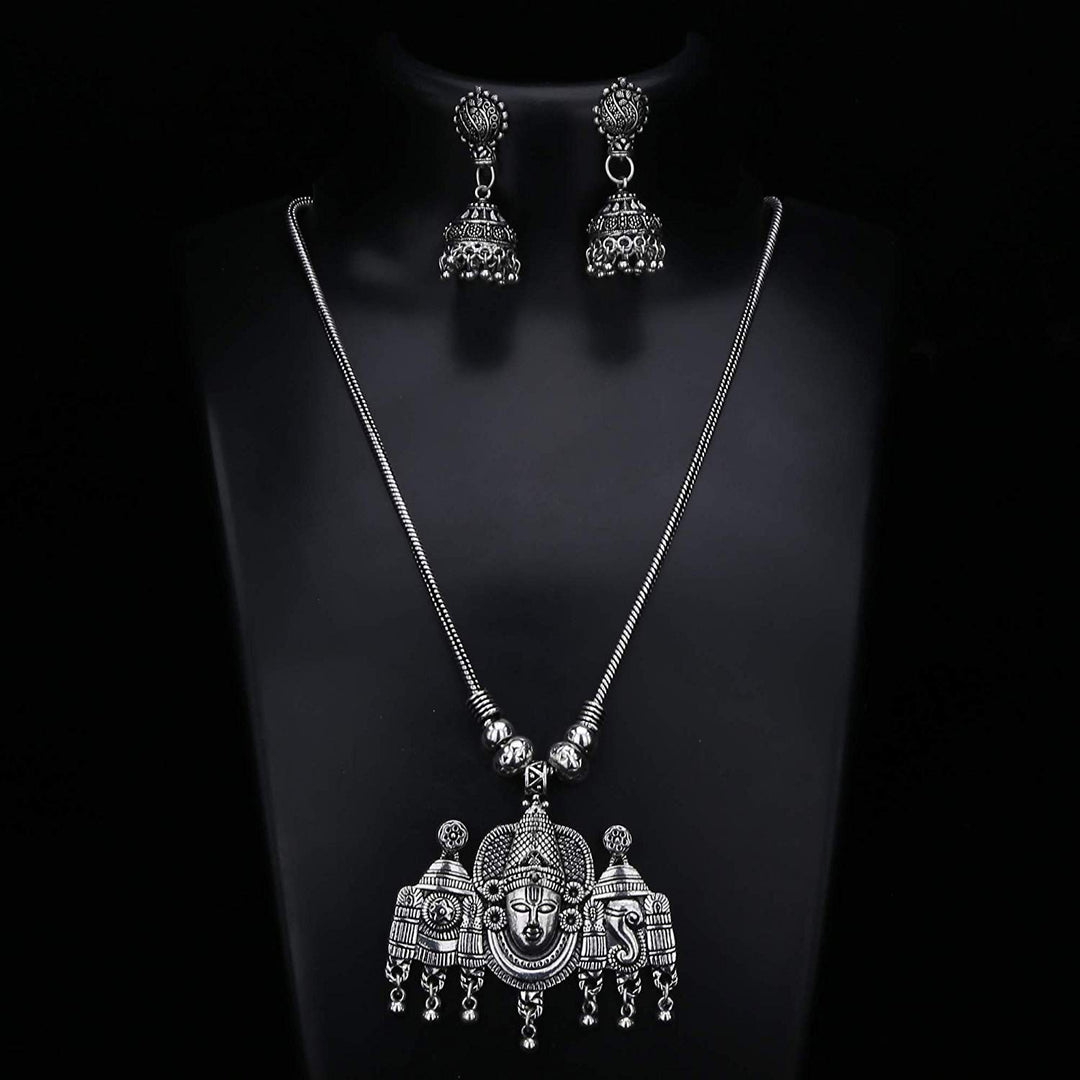 Traditional Pendant Set