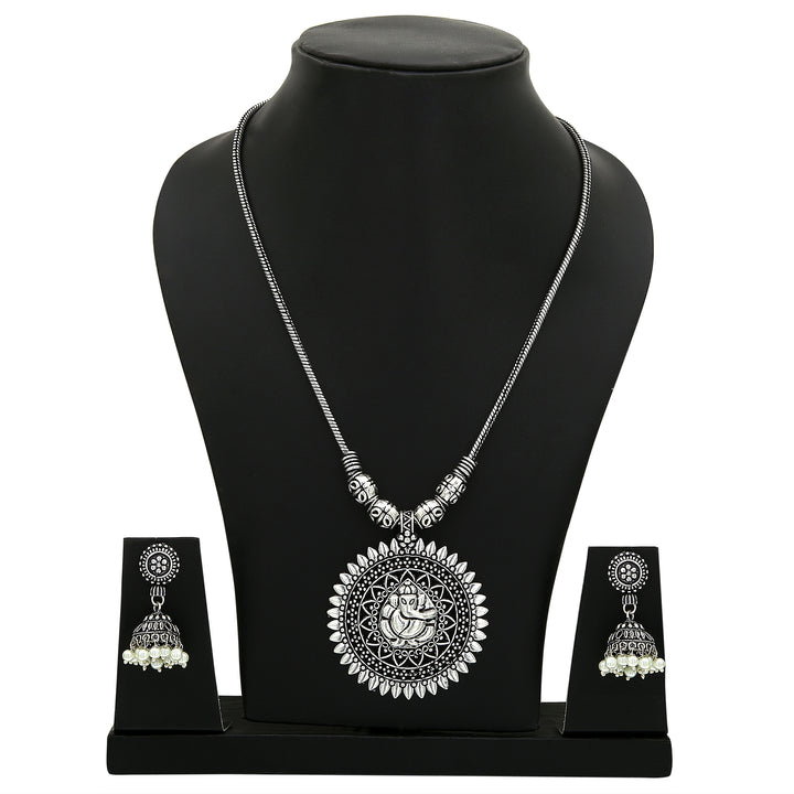 necklace with jhumka earrings